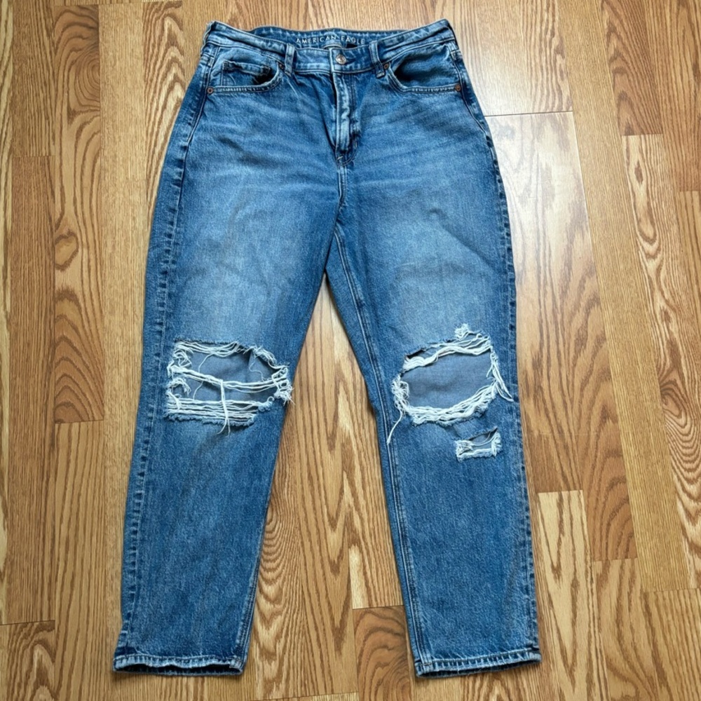 American Eagle Women's Blue Distressed Jeans
